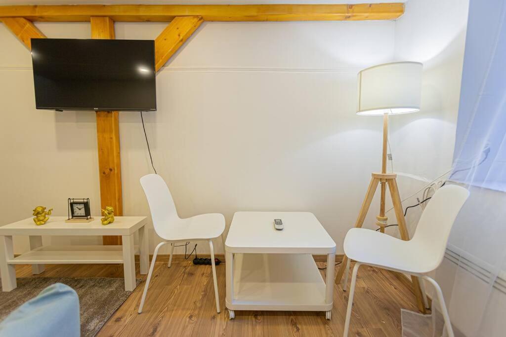 2 Bedroom Apartment In The Dob Street, Emerald Budapest Exterior foto